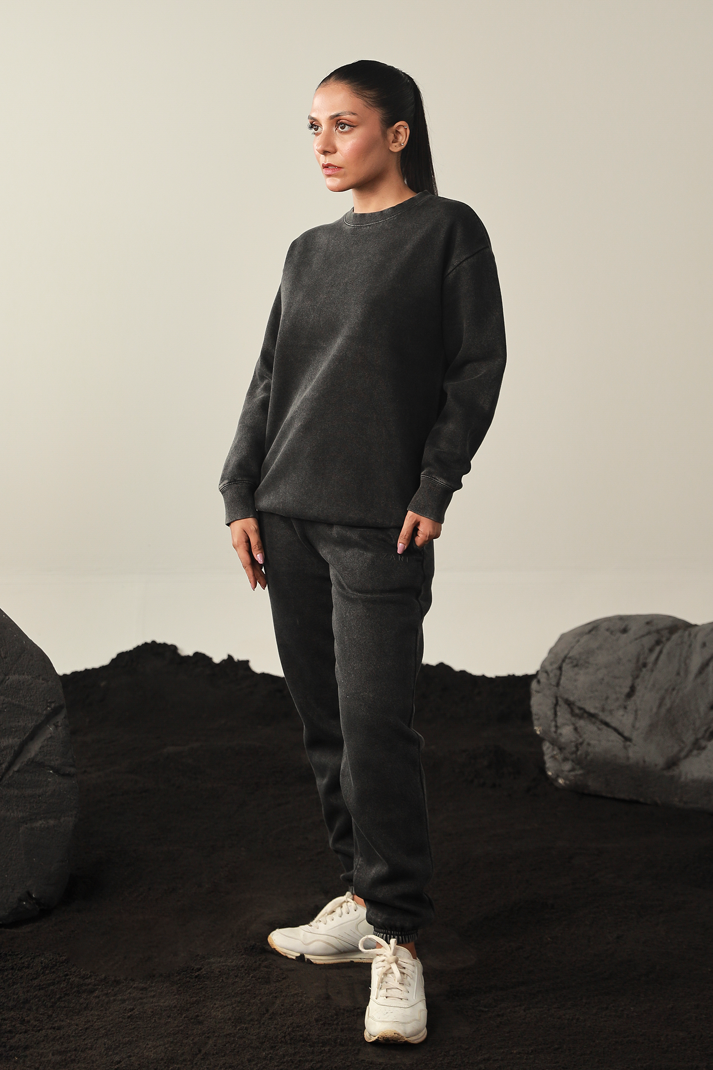 Women Washed Sweatset- Black Main image