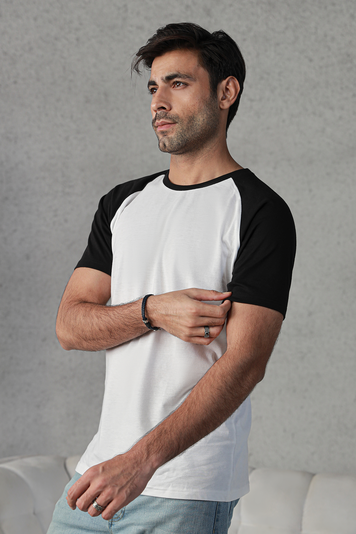 Raglan T-Shirt – White & Black Main image