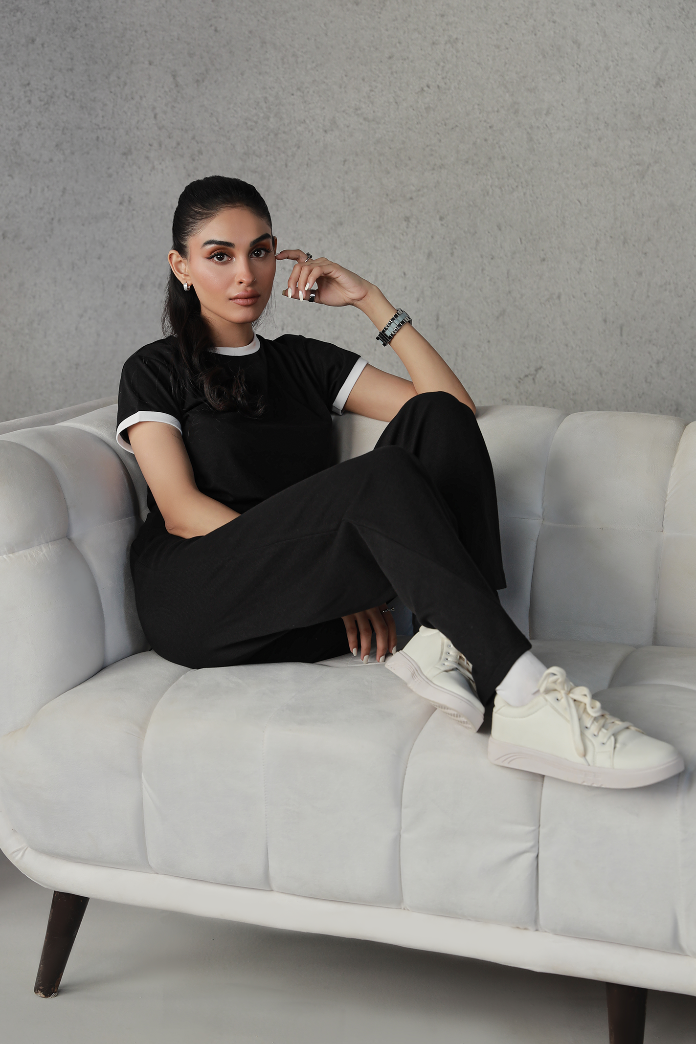 crew neck t-shirt black white