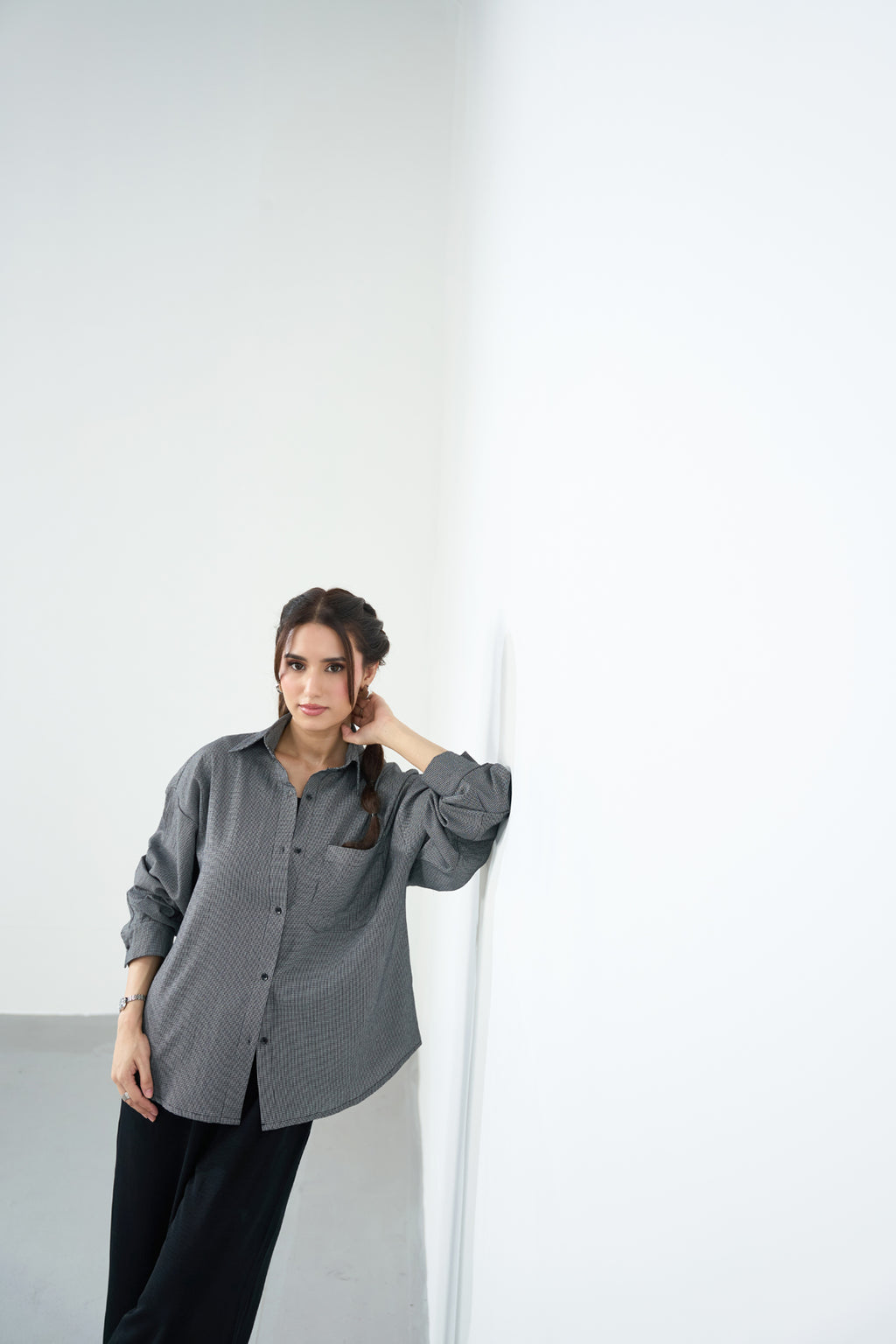 The Relaxed Stripe Shirt - Charcoal stripe