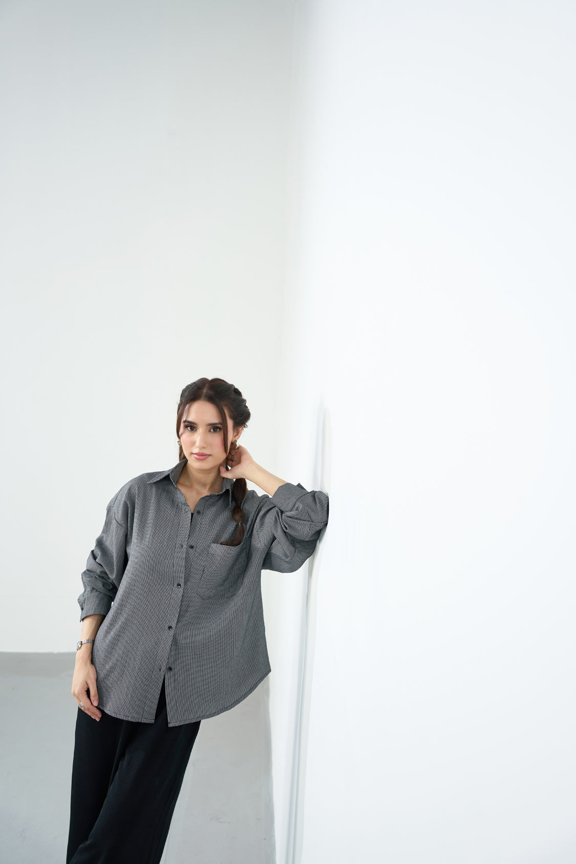 The Relaxed Stripe Shirt - Charcoal stripe