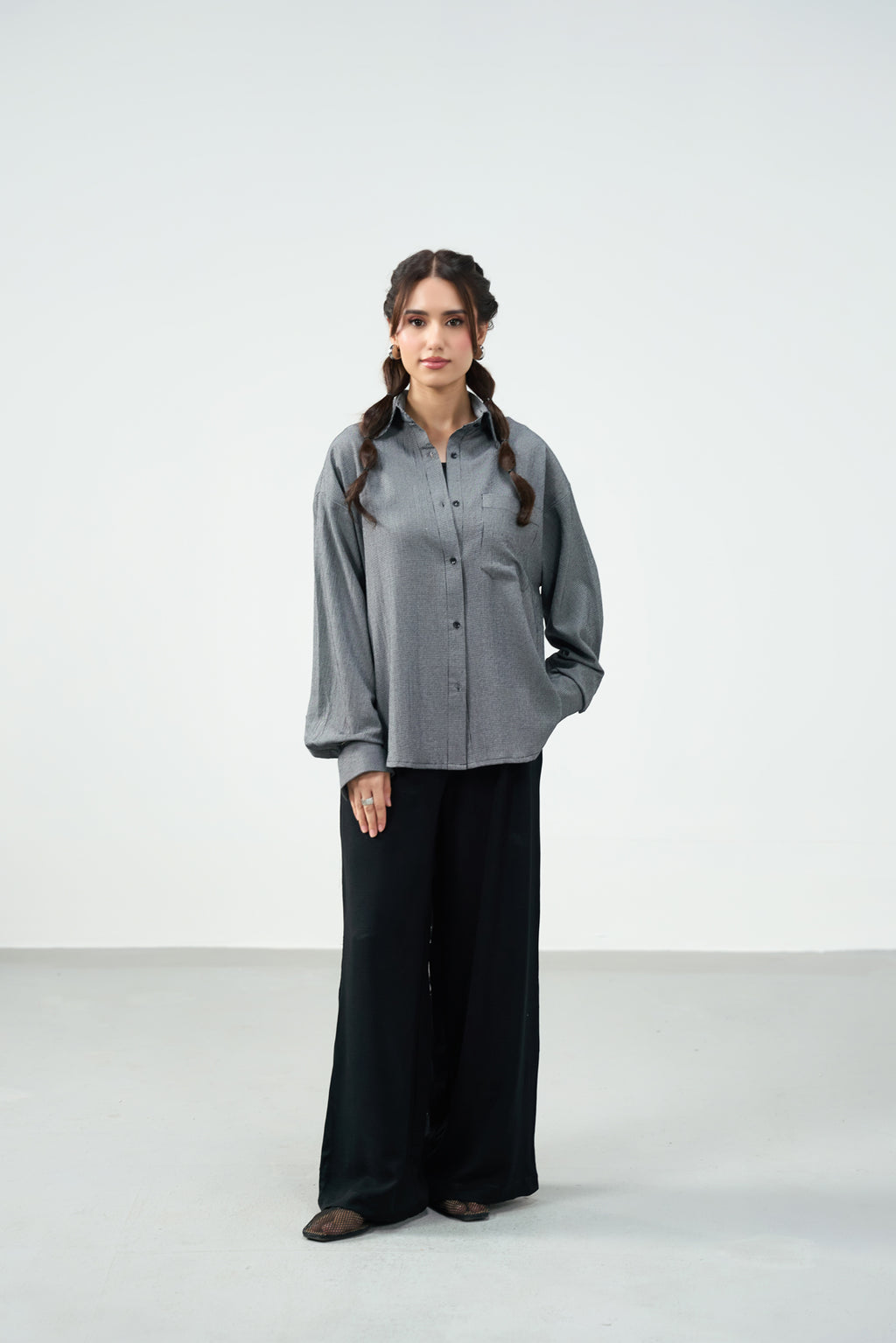 The Relaxed Stripe Shirt - Charcoal stripe