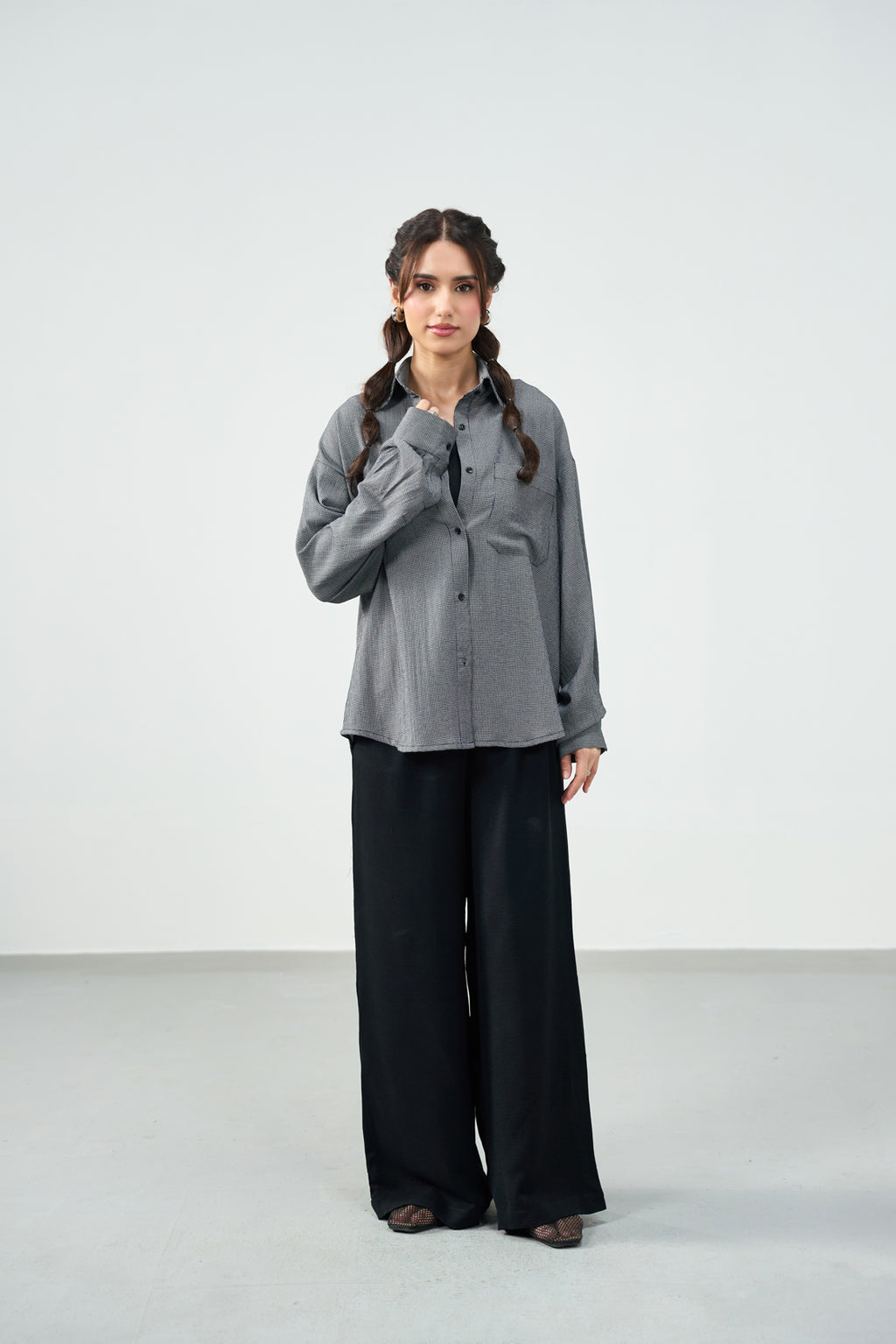 The Relaxed Stripe Shirt - Charcoal stripe
