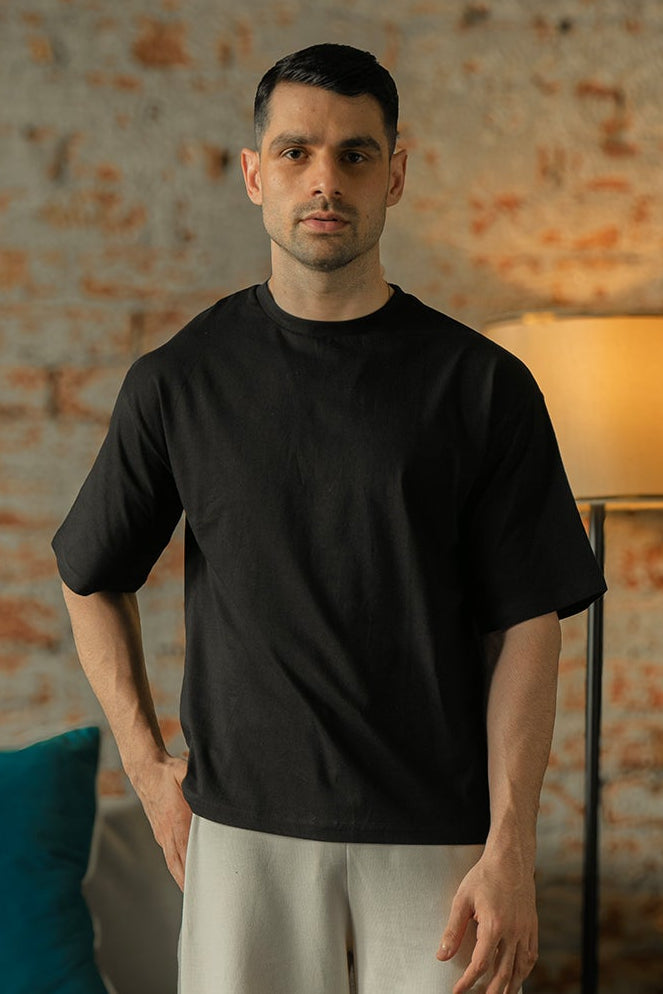 Crew Neck Graphic T-Shirt – Black Secondary image