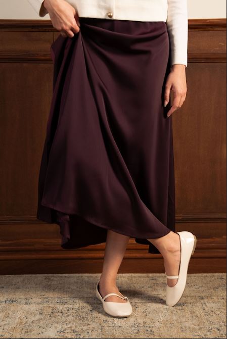 Textured Satin Skirt - Burgundi Secondary image
